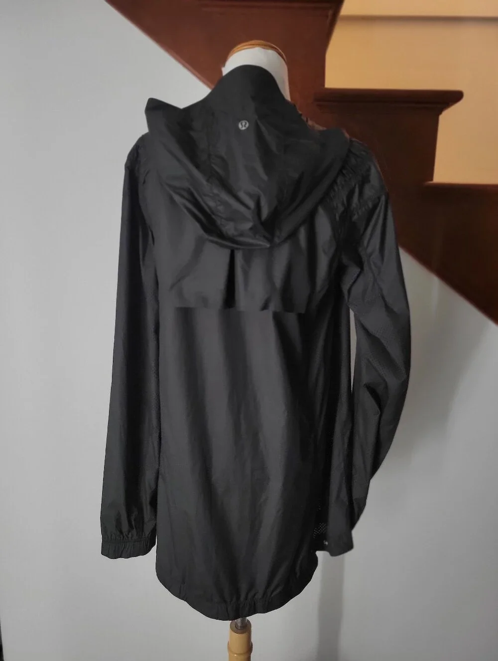 lululemon Pack and Go Lightweight Hooded Windbreaker Jacket Black Size 8